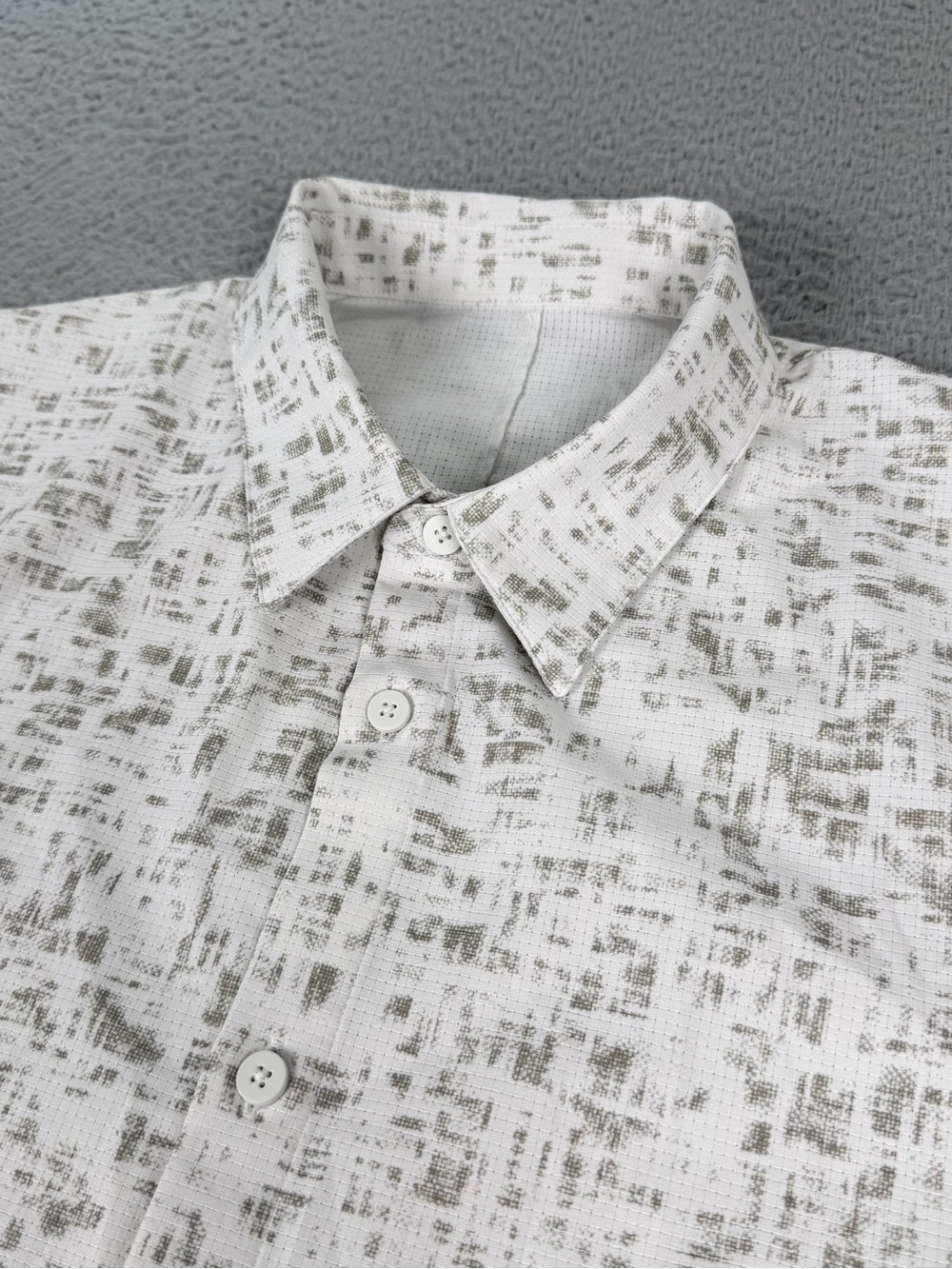 Lululemon Airing Easy Shirt Mens Medium White Printed Button Athleisure Preppy